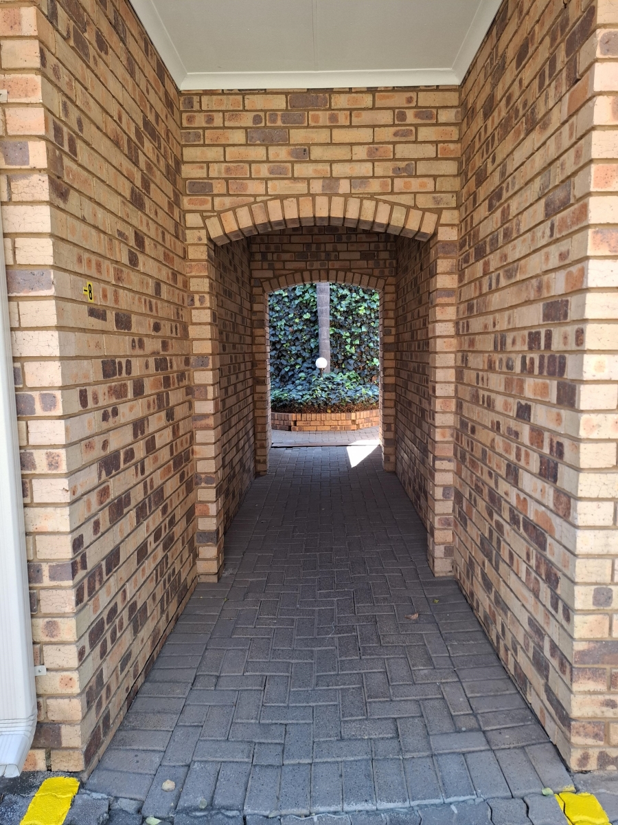 2 Bedroom Property for Sale in Garsfontein Gauteng
