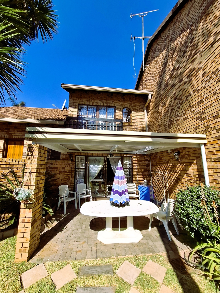 2 Bedroom Property for Sale in Garsfontein Gauteng