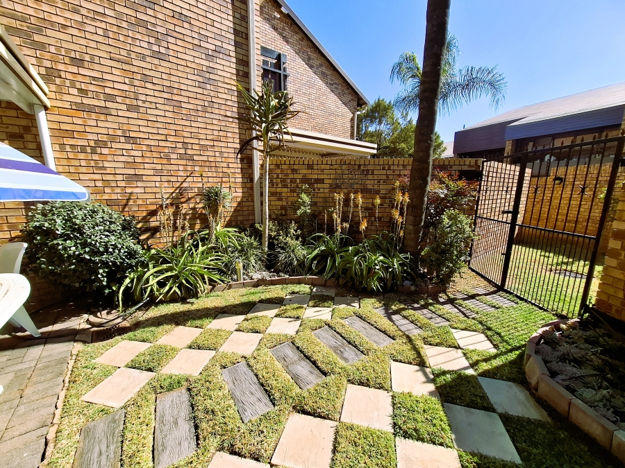 2 Bedroom Property for Sale in Garsfontein Gauteng