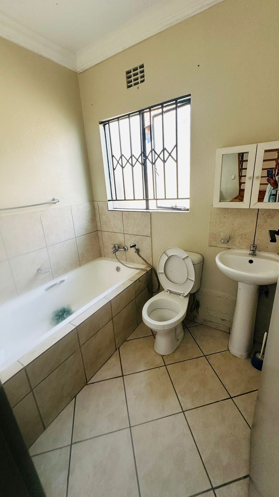 To Let 3 Bedroom Property for Rent in Blue Hills Gauteng