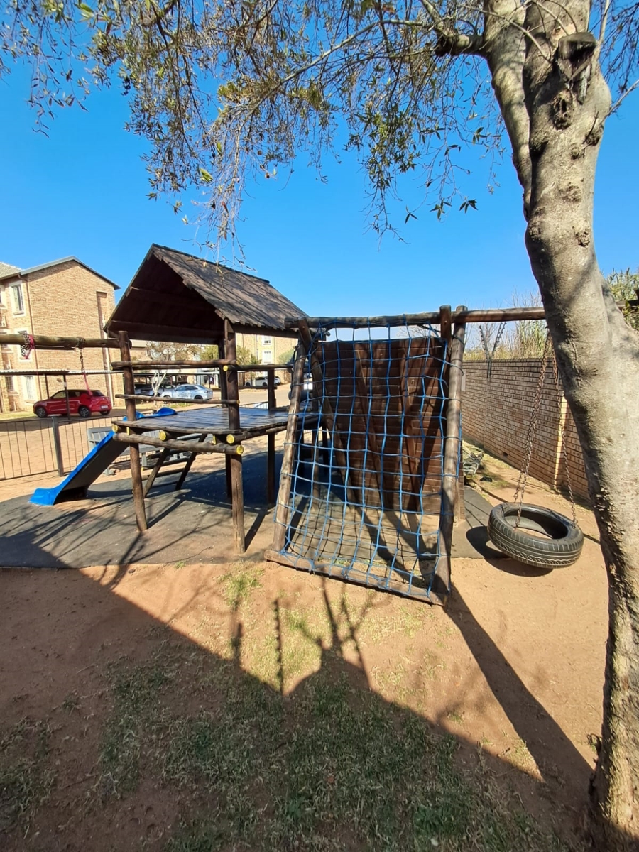 2 Bedroom Property for Sale in North Riding Gauteng