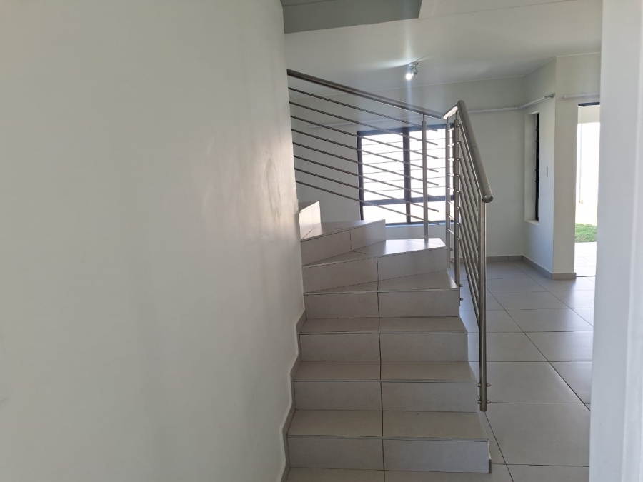 To Let 4 Bedroom Property for Rent in Broadacres Gauteng