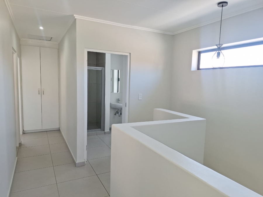 To Let 4 Bedroom Property for Rent in Broadacres Gauteng
