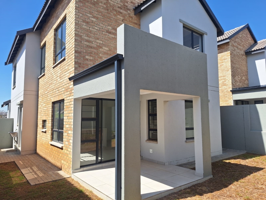 To Let 4 Bedroom Property for Rent in Broadacres Gauteng