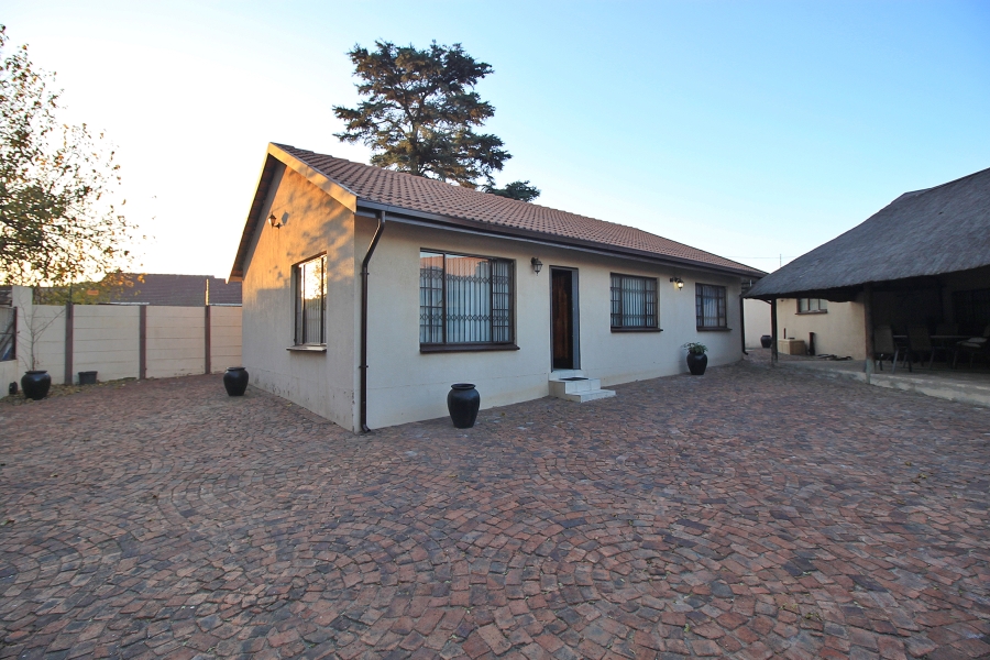 To Let 3 Bedroom Property for Rent in Marlands Gauteng