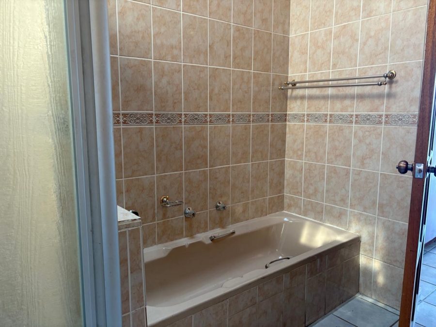 To Let 3 Bedroom Property for Rent in Rietondale Gauteng