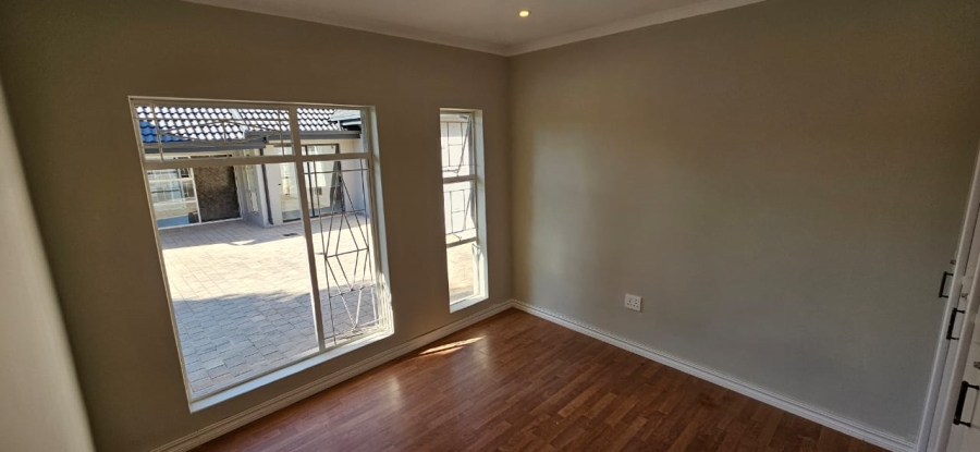 5 Bedroom Property for Sale in Wierda Park Gauteng