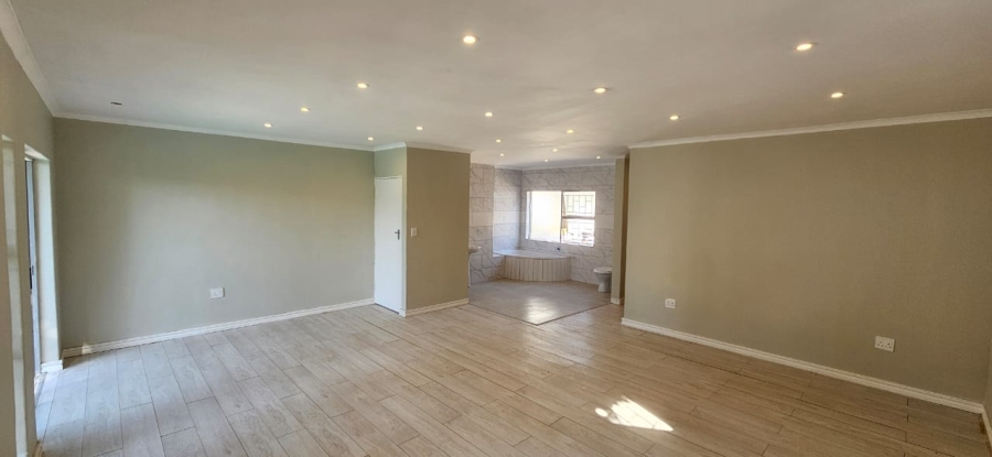 5 Bedroom Property for Sale in Wierda Park Gauteng