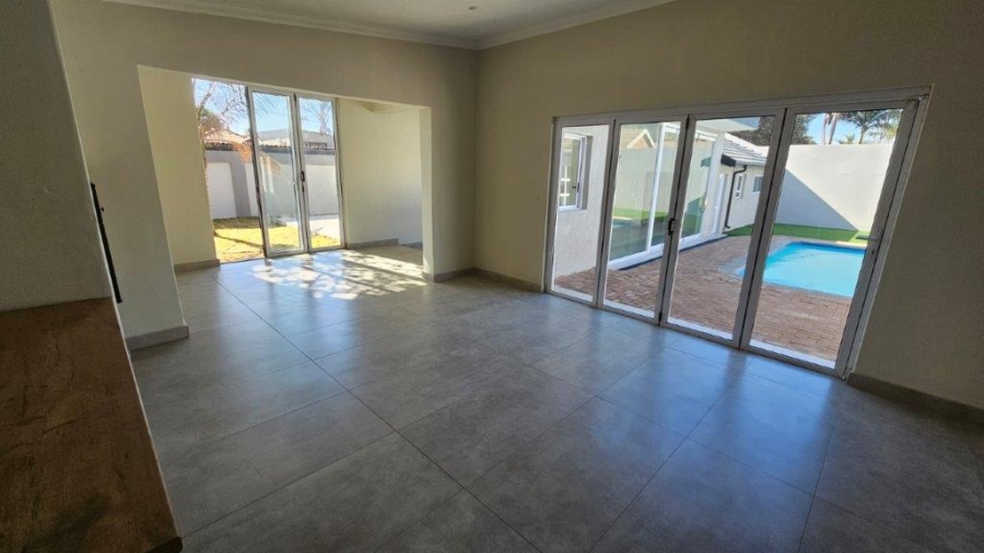 5 Bedroom Property for Sale in Wierda Park Gauteng