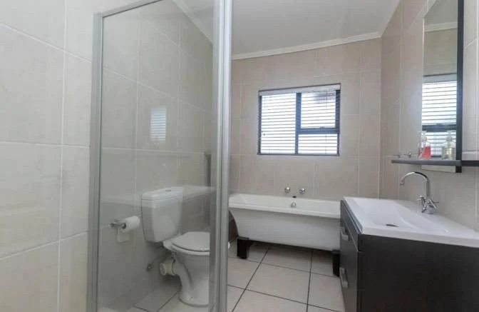 To Let 2 Bedroom Property for Rent in Fourways Gauteng