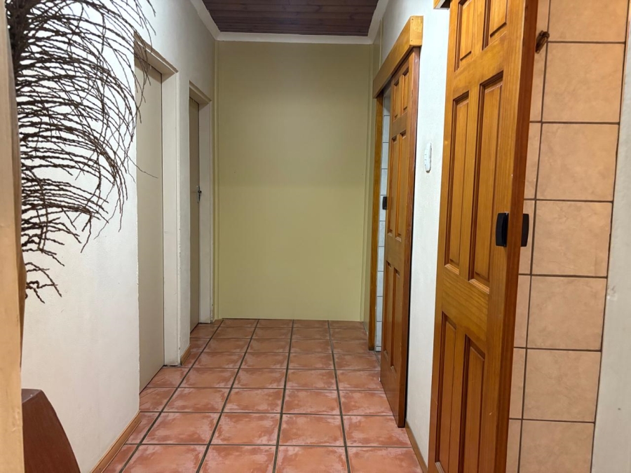 To Let 4 Bedroom Property for Rent in Kilner Park Gauteng