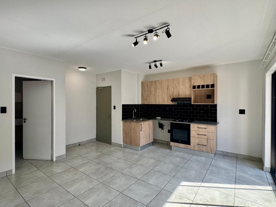 To Let 2 Bedroom Property for Rent in Orlando Gauteng