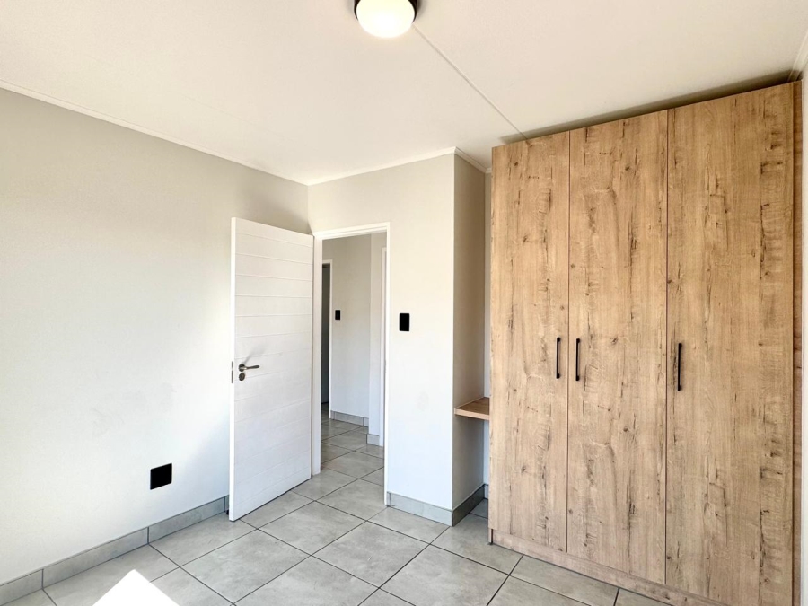 To Let 2 Bedroom Property for Rent in Orlando Gauteng