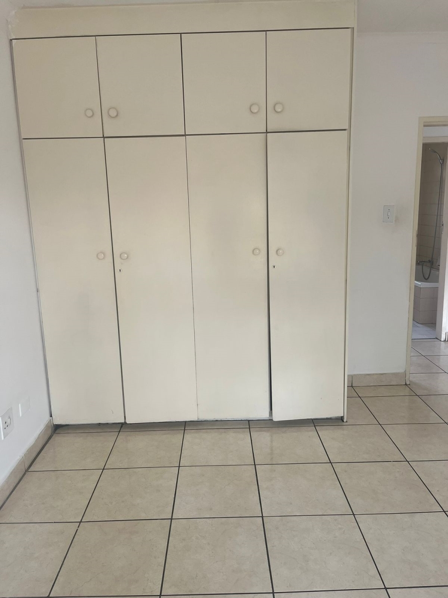 To Let 2 Bedroom Property for Rent in Buccleuch Gauteng