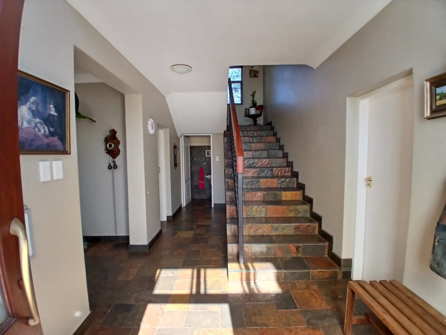 To Let 4 Bedroom Property for Rent in Waverley Gauteng