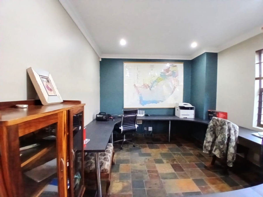 To Let 4 Bedroom Property for Rent in Waverley Gauteng