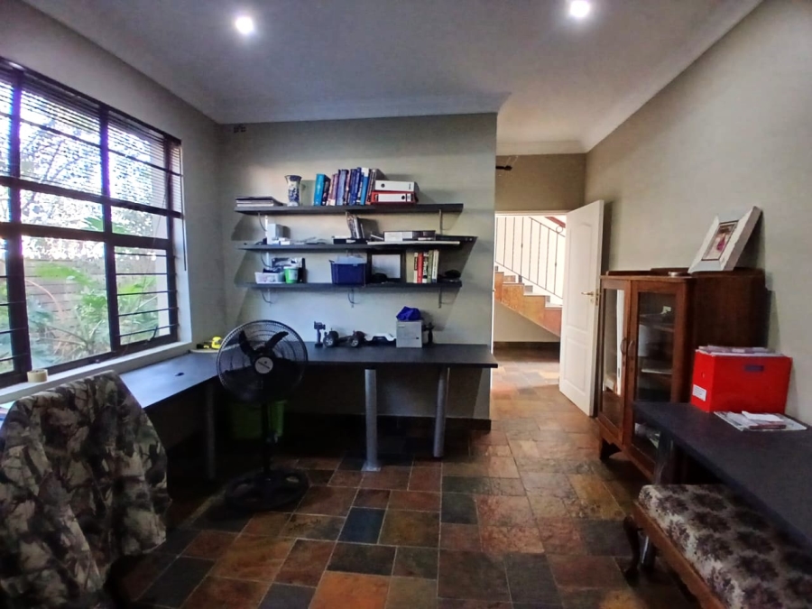 To Let 4 Bedroom Property for Rent in Waverley Gauteng