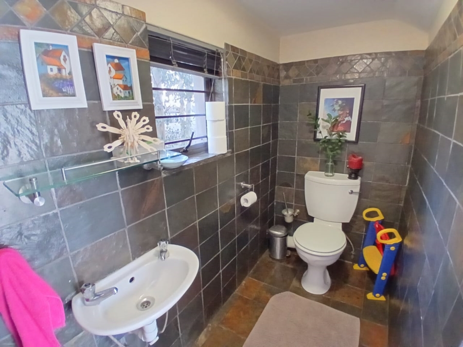 To Let 4 Bedroom Property for Rent in Waverley Gauteng