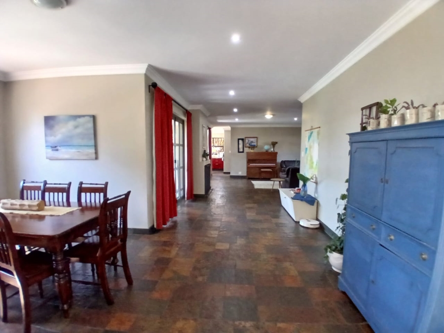 To Let 4 Bedroom Property for Rent in Waverley Gauteng