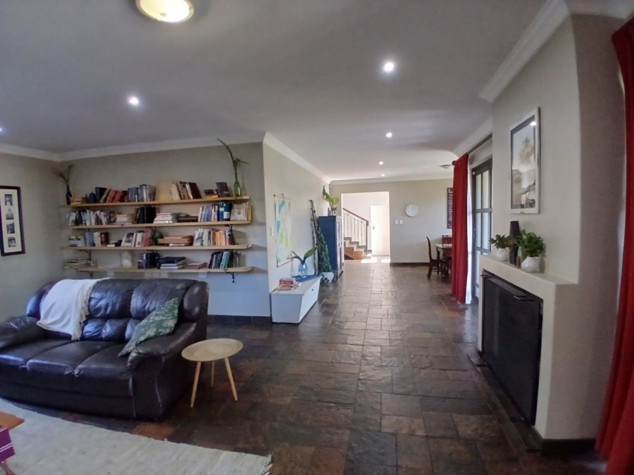 To Let 4 Bedroom Property for Rent in Waverley Gauteng