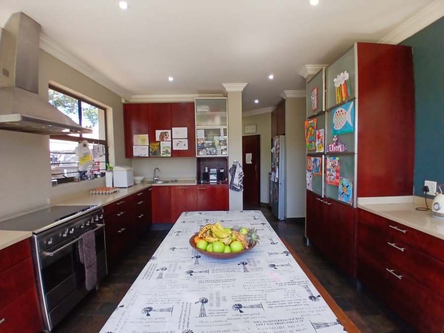 To Let 4 Bedroom Property for Rent in Waverley Gauteng