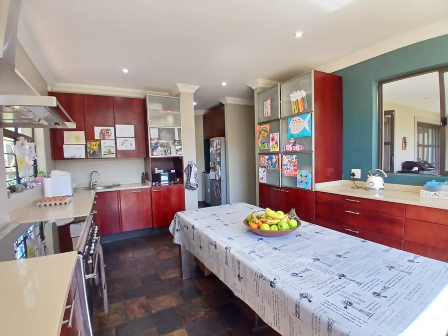 To Let 4 Bedroom Property for Rent in Waverley Gauteng