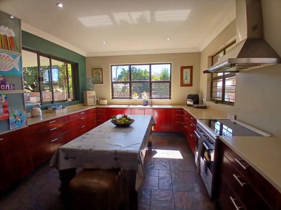 To Let 4 Bedroom Property for Rent in Waverley Gauteng