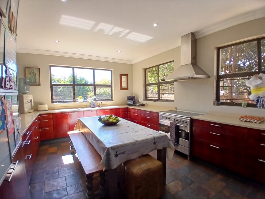 To Let 4 Bedroom Property for Rent in Waverley Gauteng