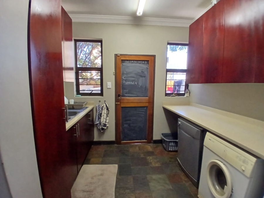 To Let 4 Bedroom Property for Rent in Waverley Gauteng