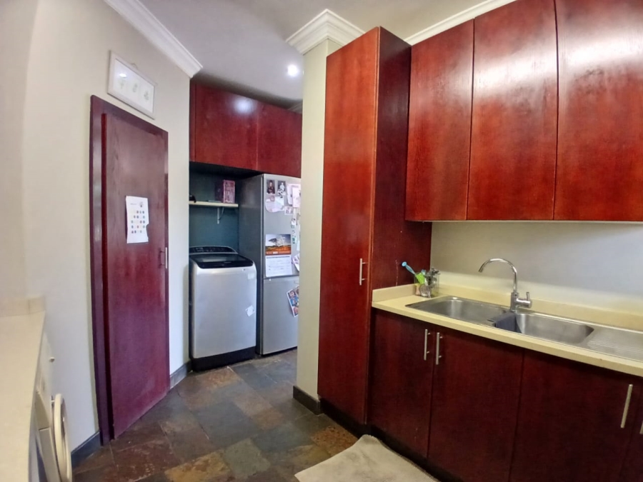 To Let 4 Bedroom Property for Rent in Waverley Gauteng
