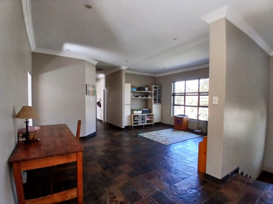 To Let 4 Bedroom Property for Rent in Waverley Gauteng