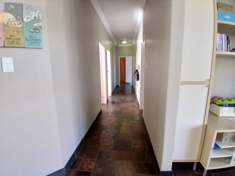 To Let 4 Bedroom Property for Rent in Waverley Gauteng