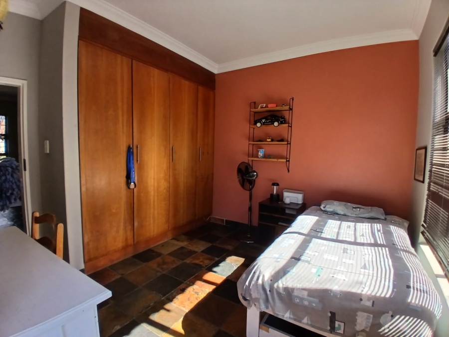 To Let 4 Bedroom Property for Rent in Waverley Gauteng