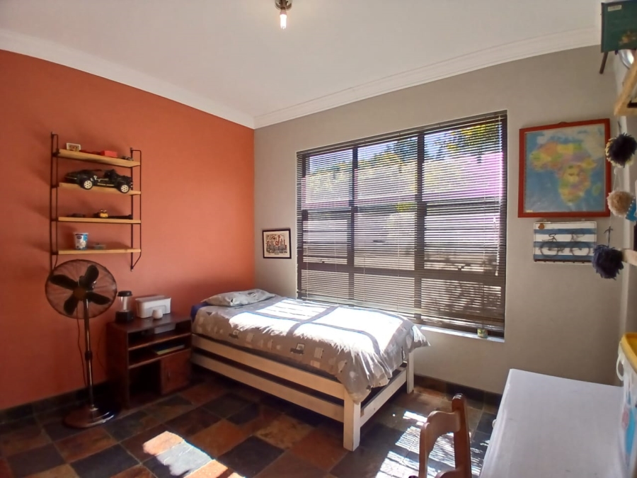 To Let 4 Bedroom Property for Rent in Waverley Gauteng