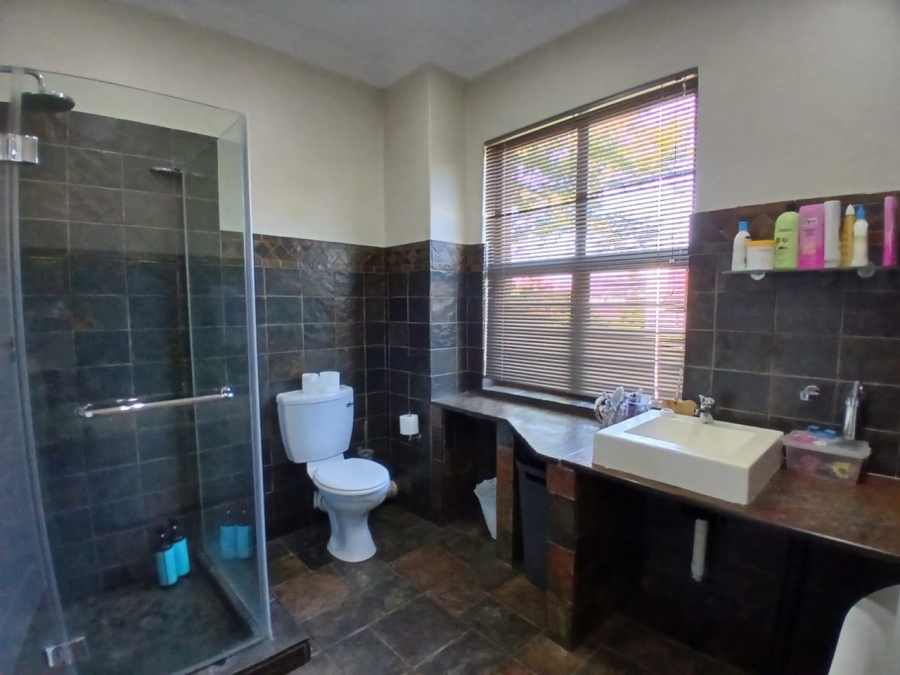 To Let 4 Bedroom Property for Rent in Waverley Gauteng