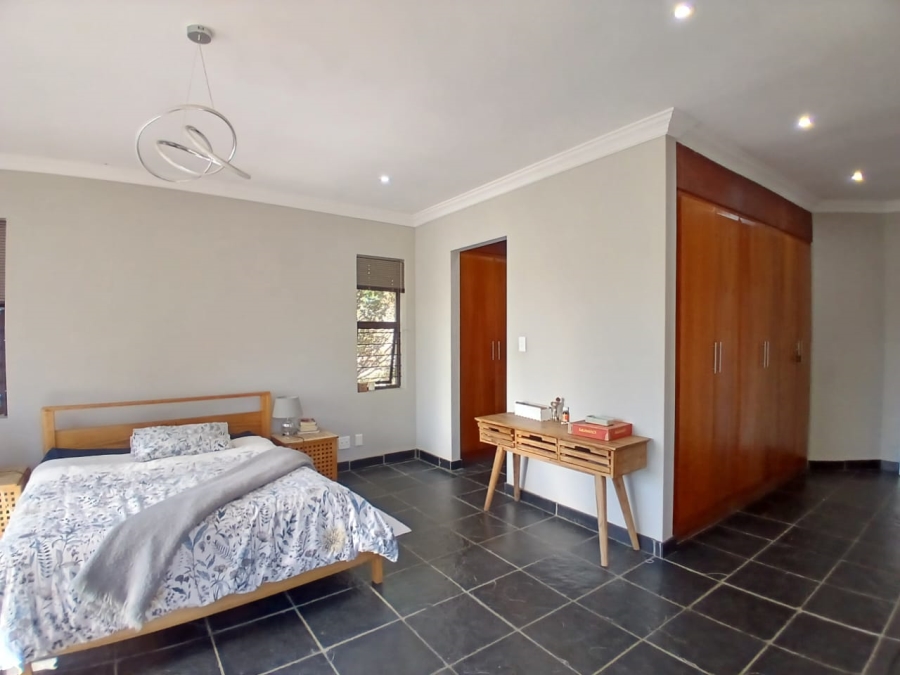 To Let 4 Bedroom Property for Rent in Waverley Gauteng