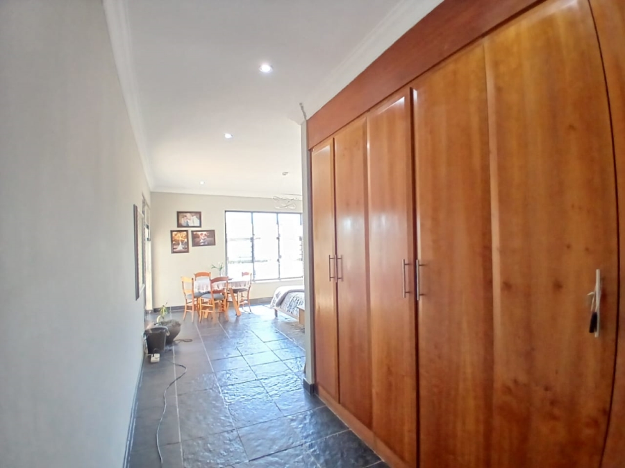 To Let 4 Bedroom Property for Rent in Waverley Gauteng