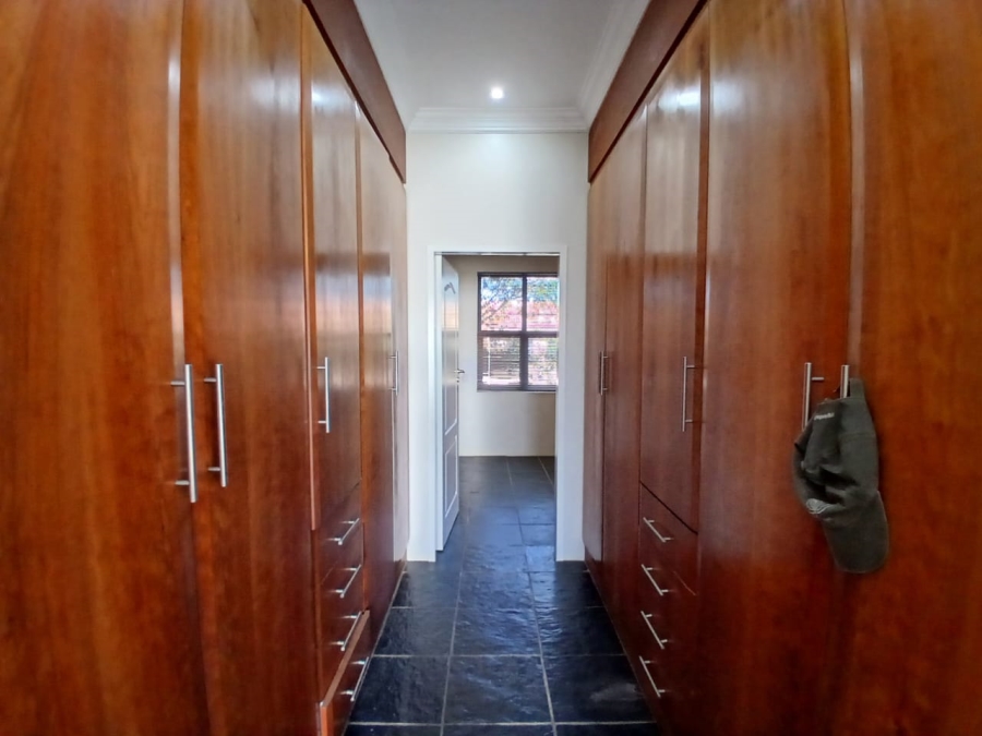 To Let 4 Bedroom Property for Rent in Waverley Gauteng