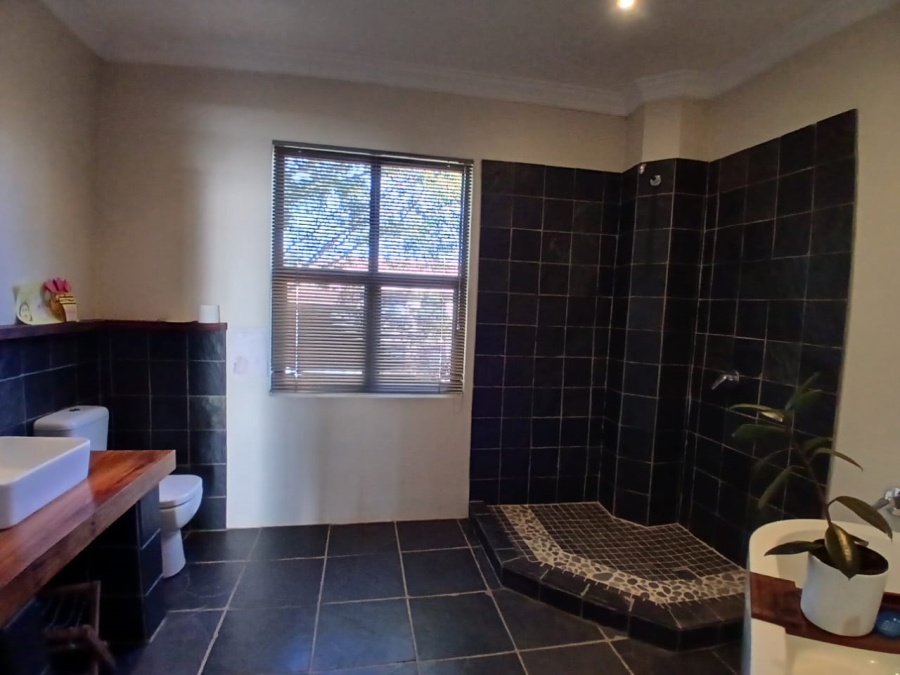To Let 4 Bedroom Property for Rent in Waverley Gauteng