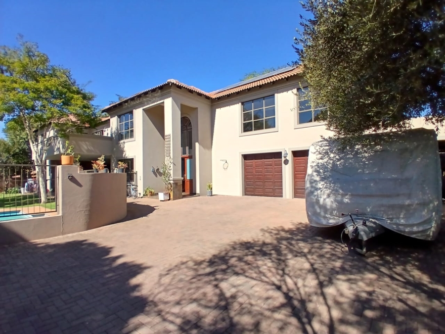 To Let 4 Bedroom Property for Rent in Waverley Gauteng