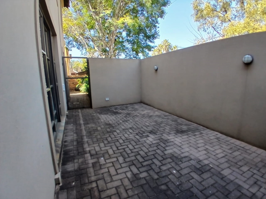To Let 4 Bedroom Property for Rent in Waverley Gauteng