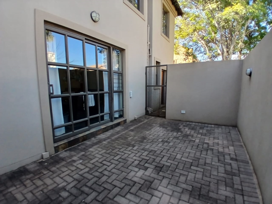 To Let 4 Bedroom Property for Rent in Waverley Gauteng