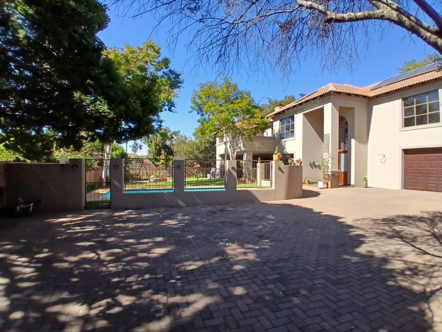 To Let 4 Bedroom Property for Rent in Waverley Gauteng
