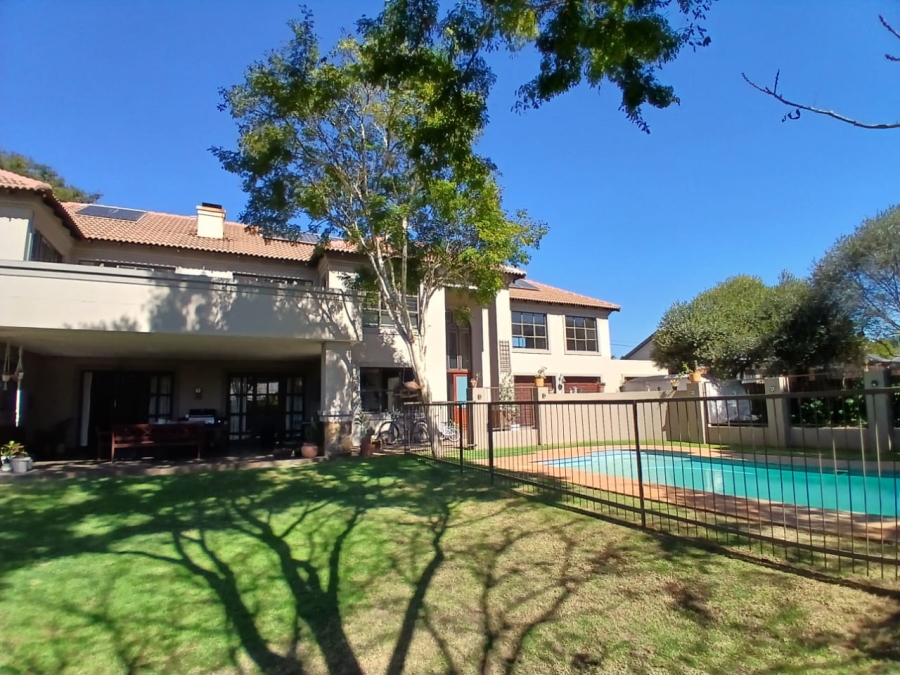To Let 4 Bedroom Property for Rent in Waverley Gauteng