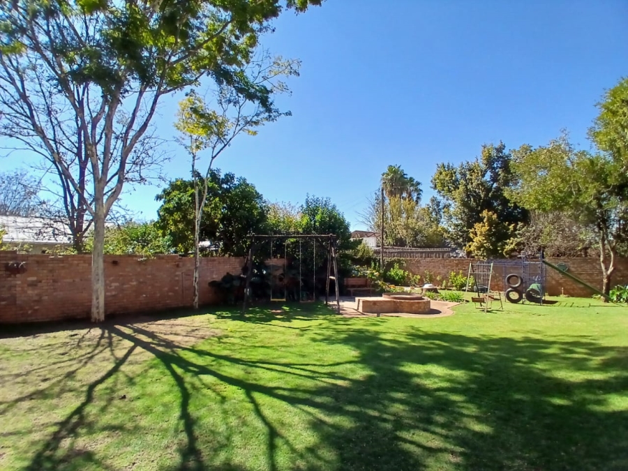 To Let 4 Bedroom Property for Rent in Waverley Gauteng