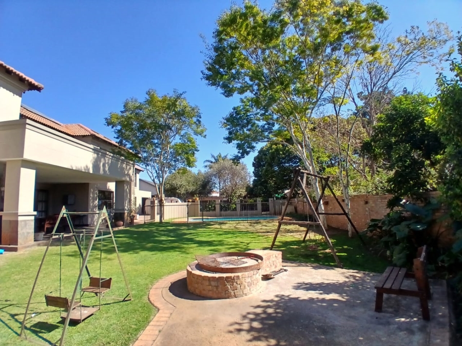 To Let 4 Bedroom Property for Rent in Waverley Gauteng