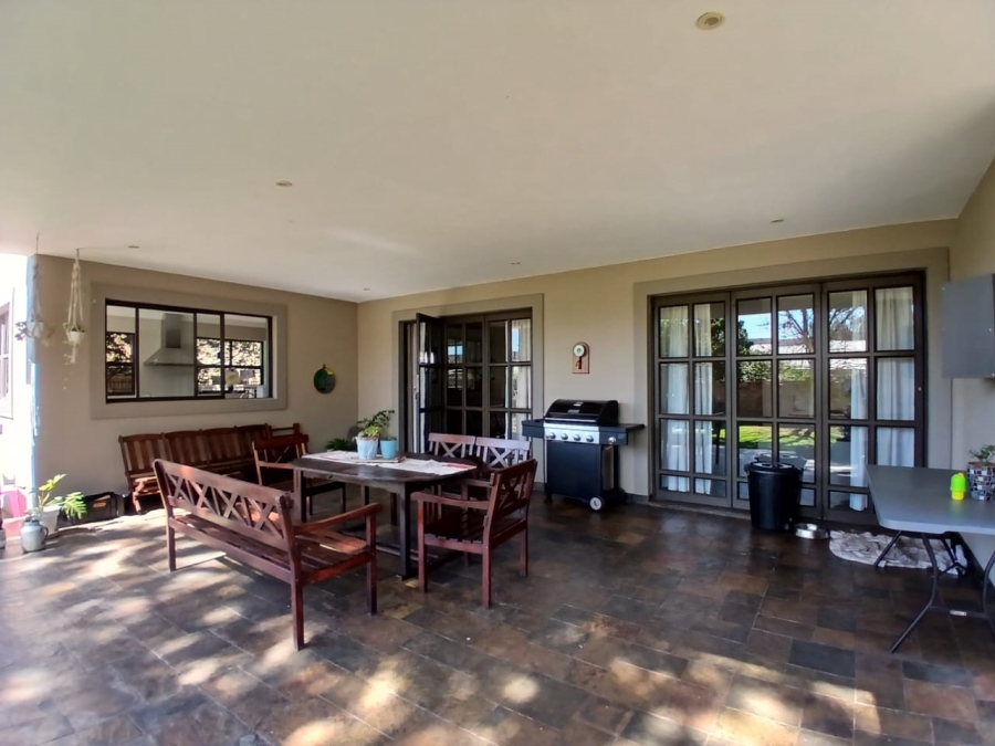 To Let 4 Bedroom Property for Rent in Waverley Gauteng