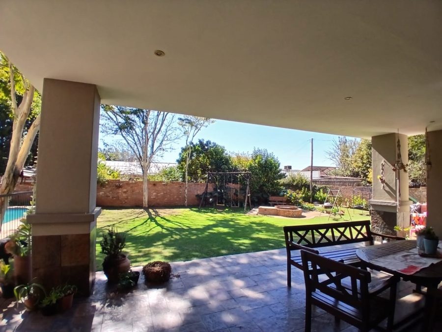 To Let 4 Bedroom Property for Rent in Waverley Gauteng