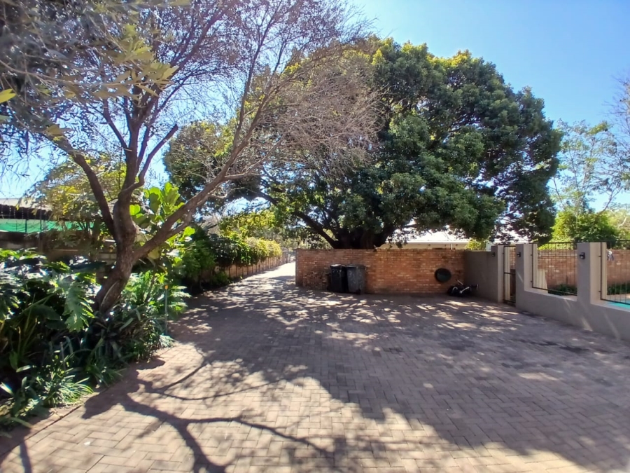To Let 4 Bedroom Property for Rent in Waverley Gauteng