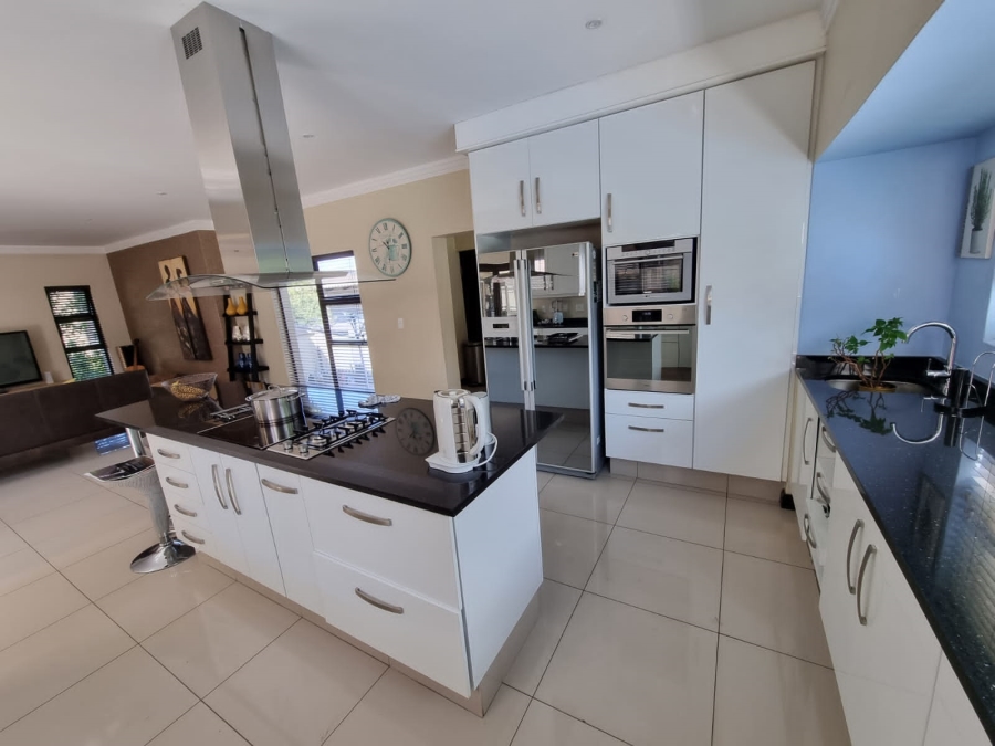 To Let 4 Bedroom Property for Rent in Aspen Hills Gauteng